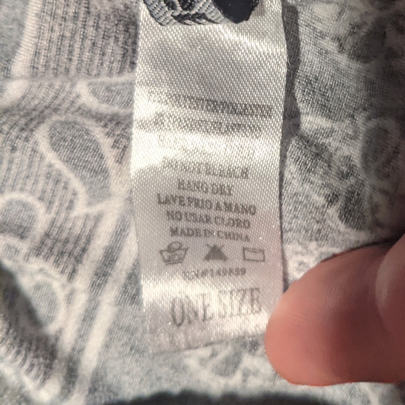 ☃️ J Village, Women's Skull Patterned Leggings, One Size - Picture 5 of 6